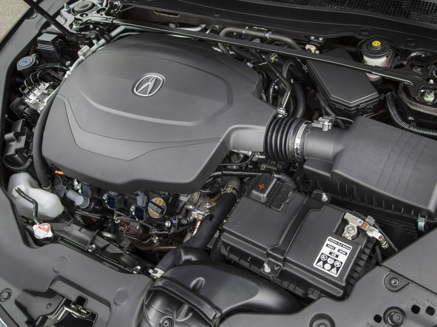 Моторный отсек Acura TLX 3.5L V6 2015 года  (фото 6 из 16)